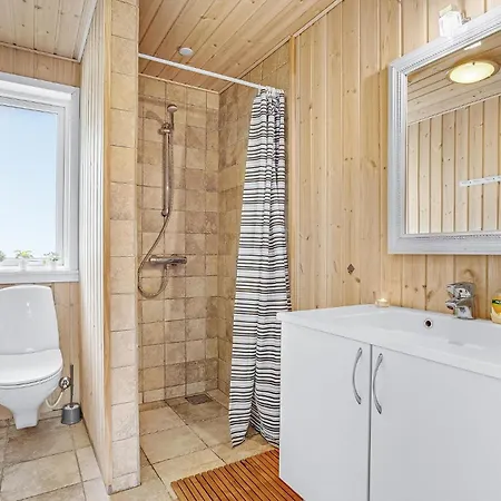 7 Bedroom Gorgeous In Feriehus *